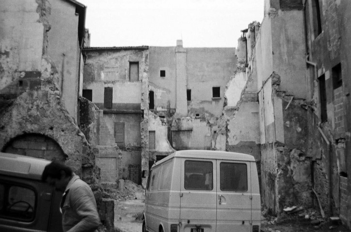 Romans-sur-Isère.- Travaux de démolition de l'îlot 10 du quartier Pêcherie.