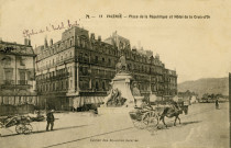 Valence. - Place de la République et hôtel de la Croix-d'Or.