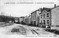Rails du tramway de la ligne Montélimar Dieulefit traversant la commune.