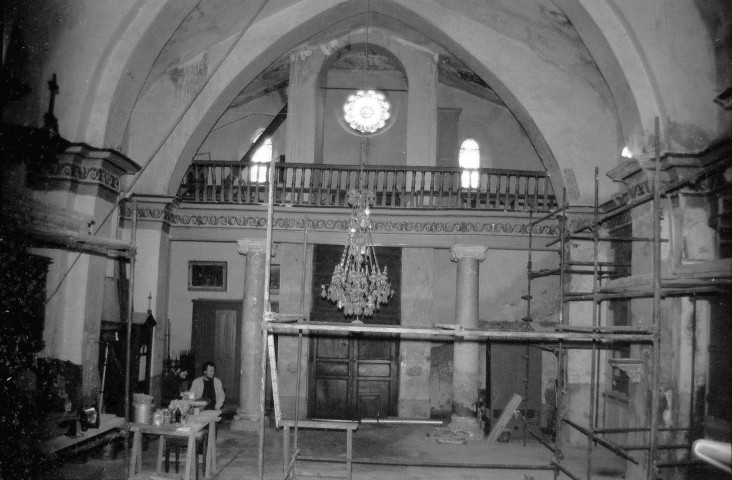 Montbrun-les-Bains. - Travaux à l'intérieur de l'église Notre-Dame.