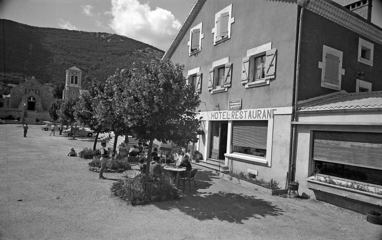 Vassieux-en-Vercors.- Place des Martyrs.