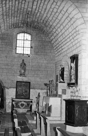 Bouchet. - Le transept nord de l'église Notre-Dame.