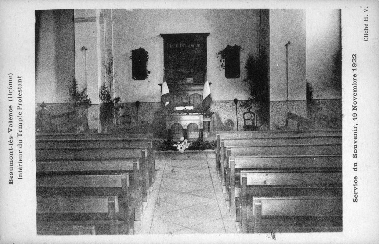 Beaumont-lès-Valence. - Intérieur du temple protestant.