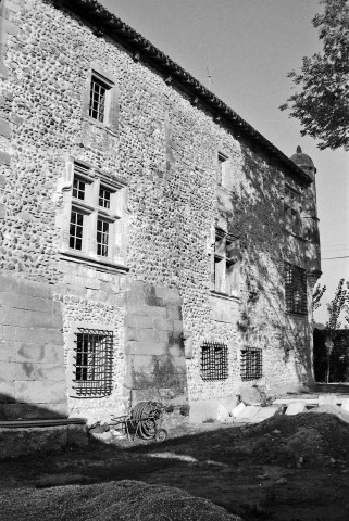 Chanos-Curson.- Façade est de la maison forte de Conflans.