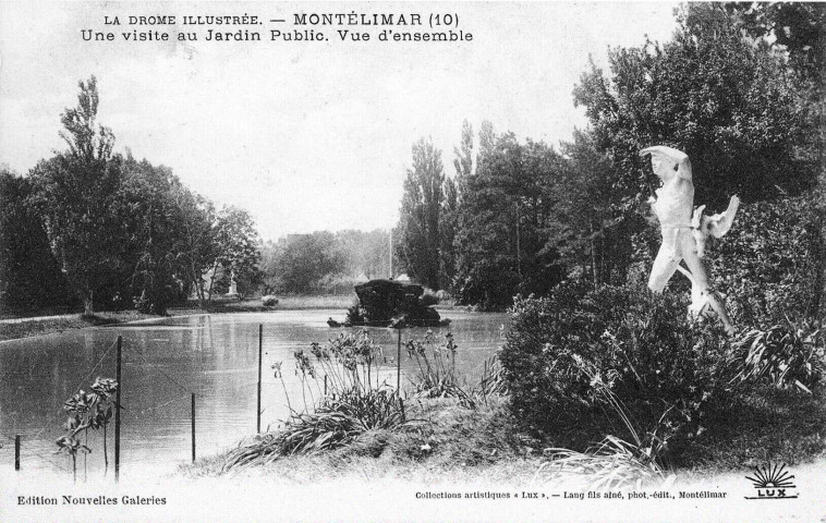 Le Jardin Public, la statue du Chasseur du 1er âge (1903).