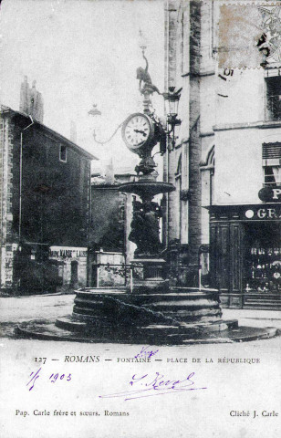 La fontaine de la place de la République.