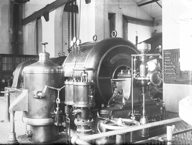 Montbard (Côte-d'Or). - Une turbine, de type "Rateau", du côté du régulateur de vitesse.