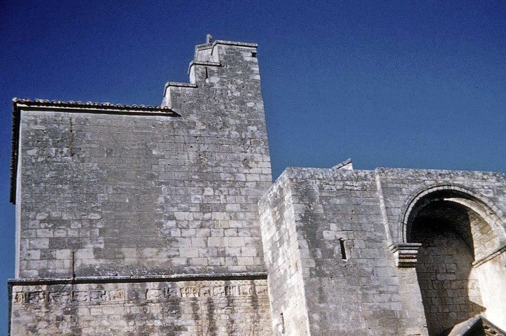 Saint-Restitut.- Détail de l'église.