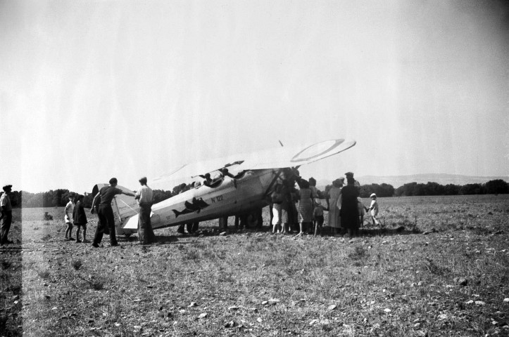 Suze-la-Rousse.- Avion.