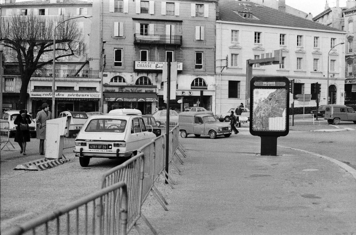 Valence.- Le parking du Champ de Mars.