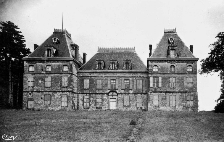 Le château de Senaud.