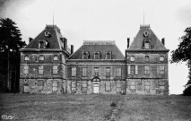 Le château de Senaud.