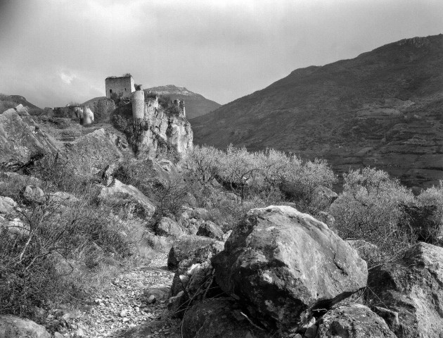 La Roche-sur-le-Buis. - Les ruines du château (XIe siècle)