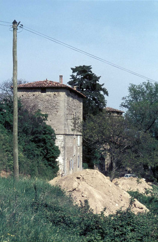 Bathernay.- L'ancien château.