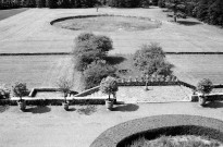 Triors.- Le jardin vu du balcon de la façade sud du château.