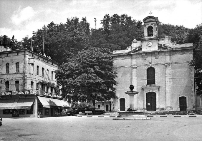 Dieulefit. - Le temple place Chateauras.