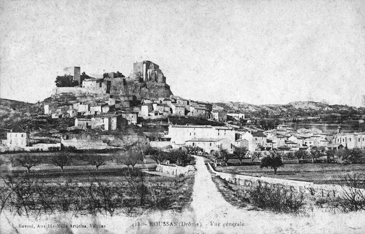 Roussas. - Vue générale du village.