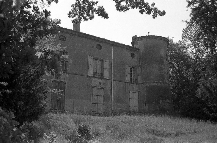Châteaudouble.- La façade ouest du château.