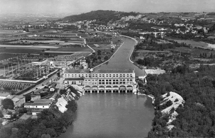 Vue aérienne de l'usine hydroélectrique sur l'Isère.