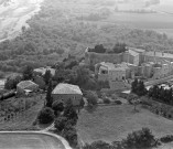 Vue aérienne du château reconstruit en 1965.