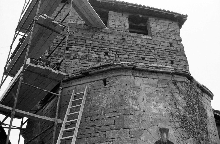 Peyrins. - Le chevet de la chapelle Saint-Ange en travaux de restauration.