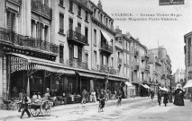 Les grands magasins Paris-Valence, avenue Victor Hugo.
