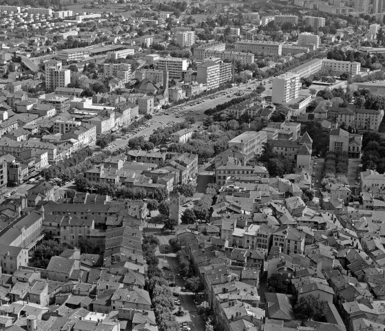 Vue aérienne d'une partie du centre ville et du quartier La Monnaie.