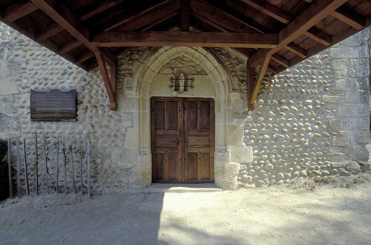 Lens-Lestang.- Le porche de l'église.