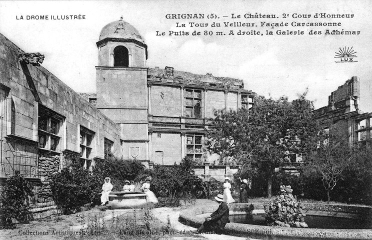 La deuxième cour d'honneur et le bâtiment Carcassonne avant restauration.