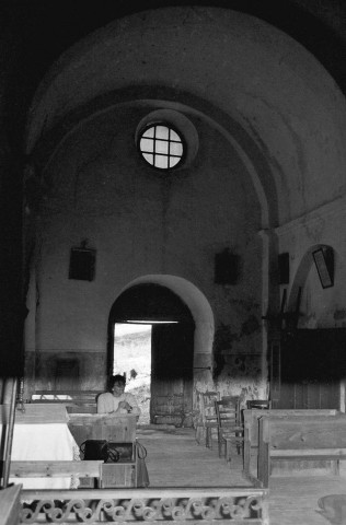 Montclar-sur-Gervanne.- La nef de l'église Saint-Jacques et Saint-Philippe du hameau de Vaugelas.