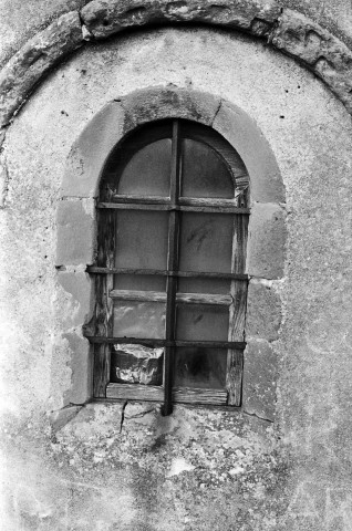 Chantemerle-lès-Blés.- Fenêtre du chevet de l'église Notre-Dame, avant restauration.