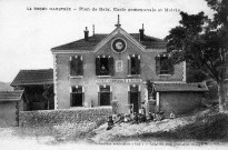 L'école et la mairie.