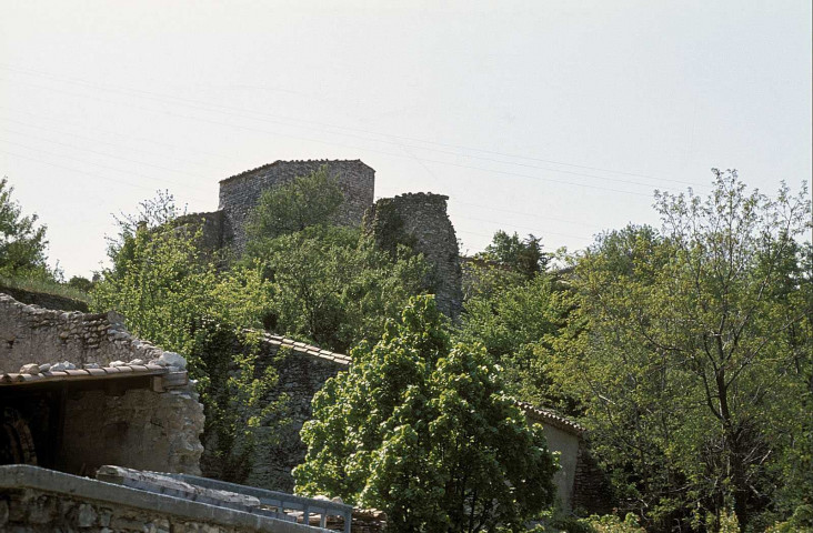 Rousset-les-Vignes.- Le château.