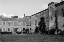 Montéléger.- Le château est actuellement la Résidence du Parc, maison de Retraite.