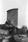 Rochebrune. - Tour d'angle, seul vestige du château féodal.