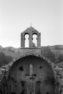 Aleyrac. - Le clocheton et la voûte de la nef du prieuré Notre-Dame-la-Brune, ruiné en 1385.