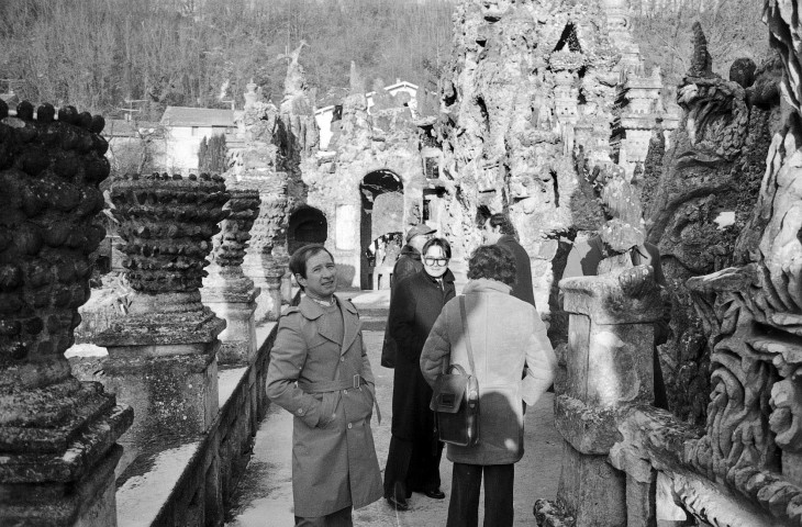 Hauterives.- Visite des Monuments Historiques au palais idéal du Facteur Cheval.