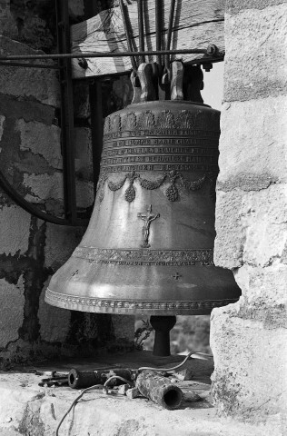 Pont-de-Barret. - Détail du clocheton et de la cloche de l'église Notre-Dame la Brune, avant travaux.