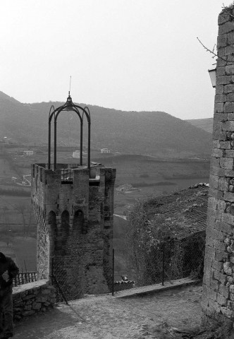 Montbrun-les-Bains. - Façade est du beffroi.