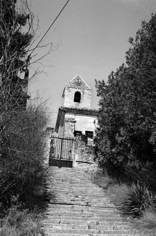 La Laupie. - L'escalier d'accès à chapelle de Saint-Michel.