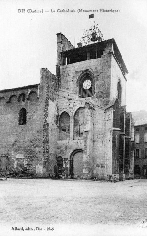 Le clocher de l'église Notre-Dame.