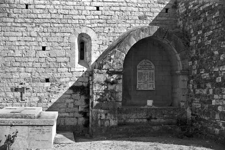 Rochebaudin. - La façade sud de la chapelle du cimetière.