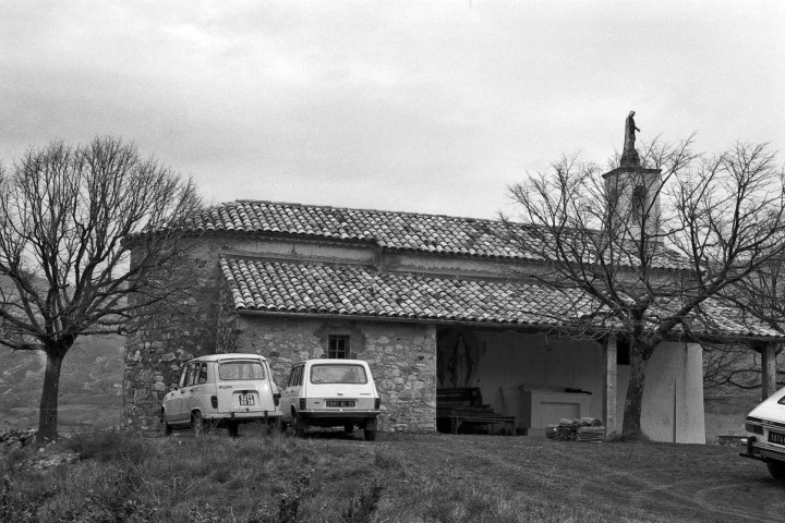 Arpavon. - La façade Ouest de la chapelle Notre-Dame de la Consolation.