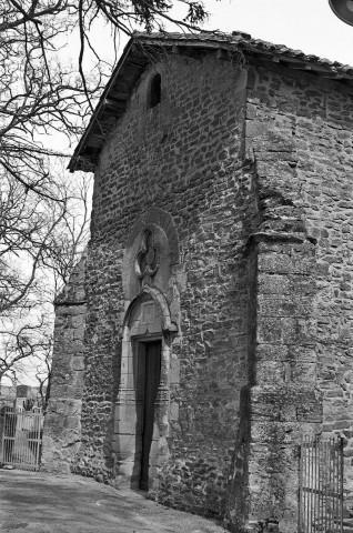 Bathernay.- La façade occidentale de l'église Saint-Etienne.