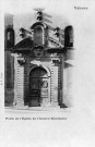 Le portail de l'ancienne chapelle des Cordeliers, rue André Lacroix.