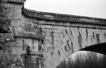 Livron-sur-Drôme. - Détail d'appareil du pont sur la Drôme.