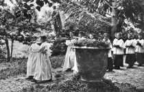 Pèlerinage du 1er dimanche de mai, à l'école Saint-Joseph.