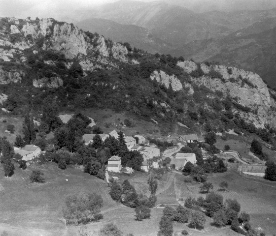 Vue aérienne de Ravel-et-Ferriers.