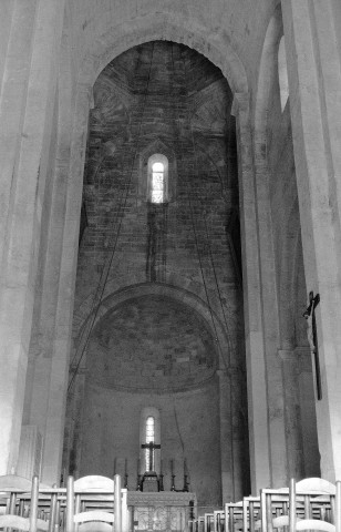 La Garde-Adhémar. - La nef de l'église Saint-Michel.