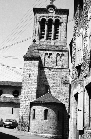 Saint-Nazaire-en-Royans. - La façade sud de l'église Saint-Nazaire.